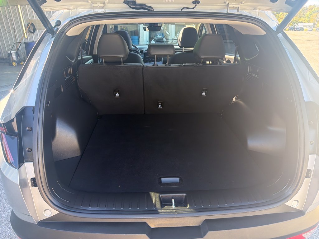 Used 2024 Silver Hyundai SEL Convenience image 9