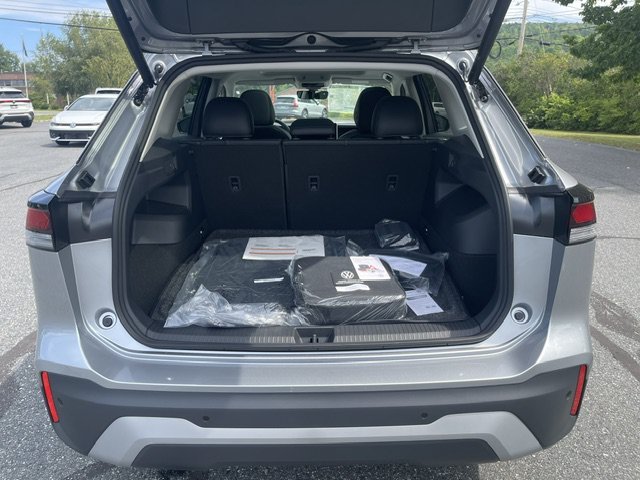 New 2026 Pyrite Silver Metallic Volkswagen SE AWD image 9
