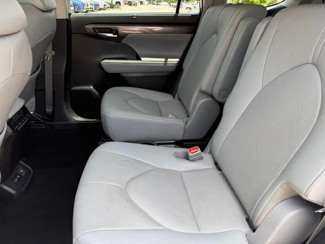 Certified Used 2020 MOON DUST Toyota Limited image 27