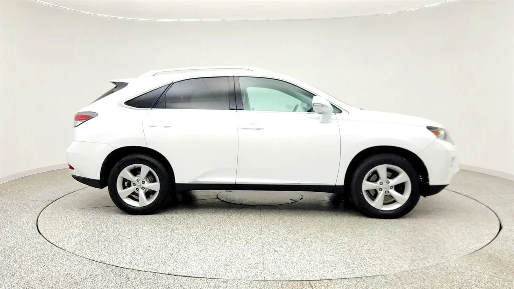 Used 2013 Starfire Pearl Lexus AWD 4dr w/ Navigation, Blind Spot Monitor & Heated/Cooled Seats image 4