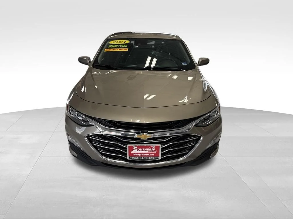 Used 2024 Gray Chevrolet LT image 8