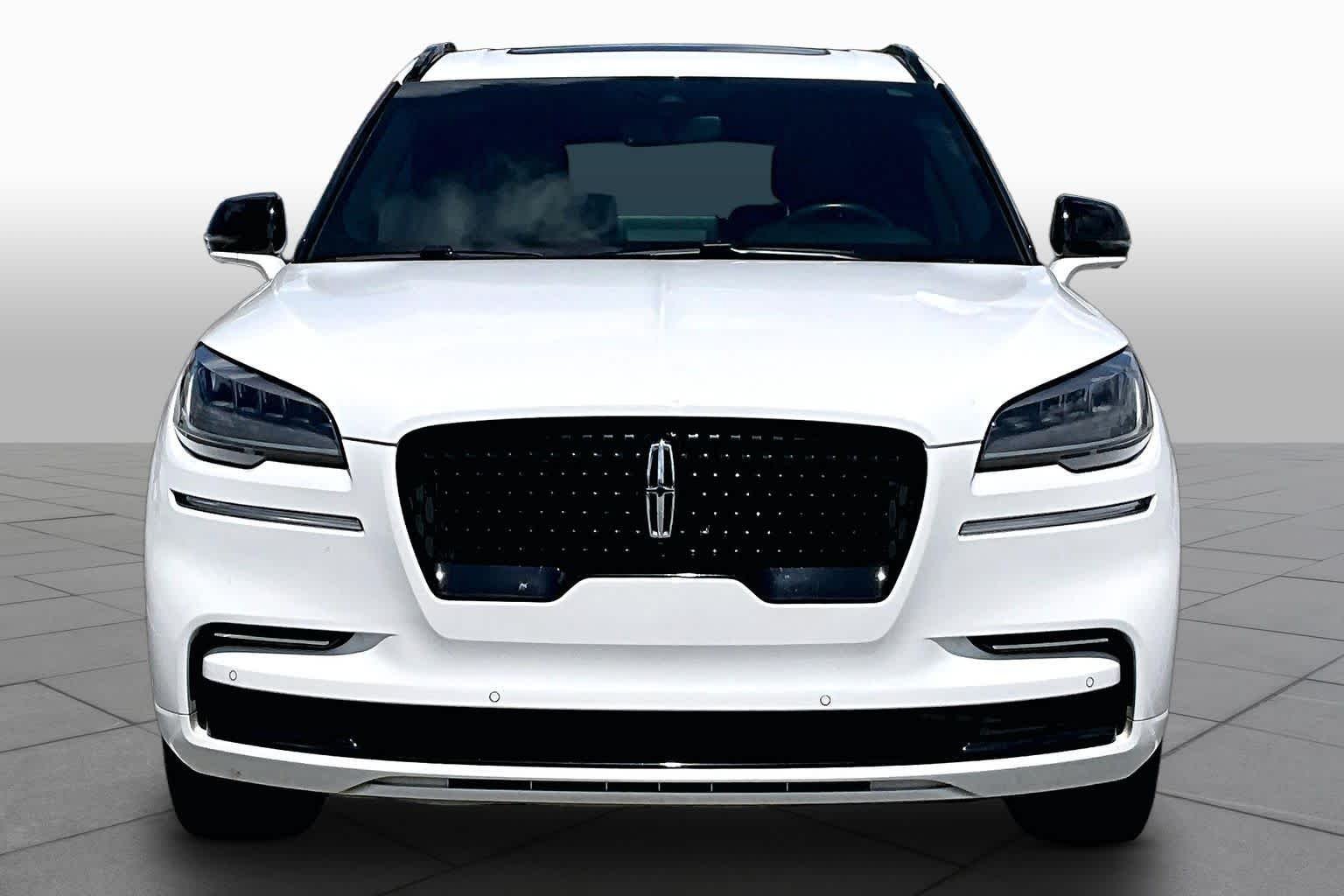 Used 2023 Pristine White Lincoln Reserve image 4