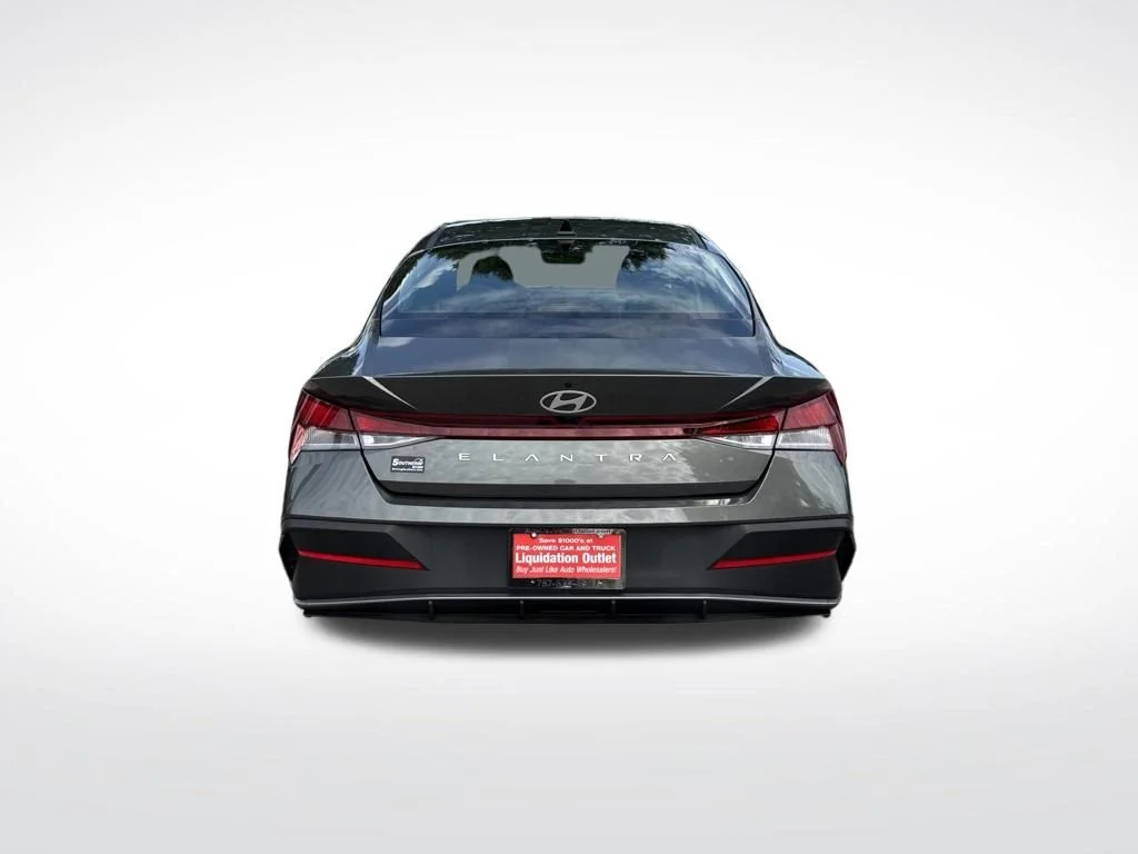 Used 2024 Gray Hyundai SEL image 4