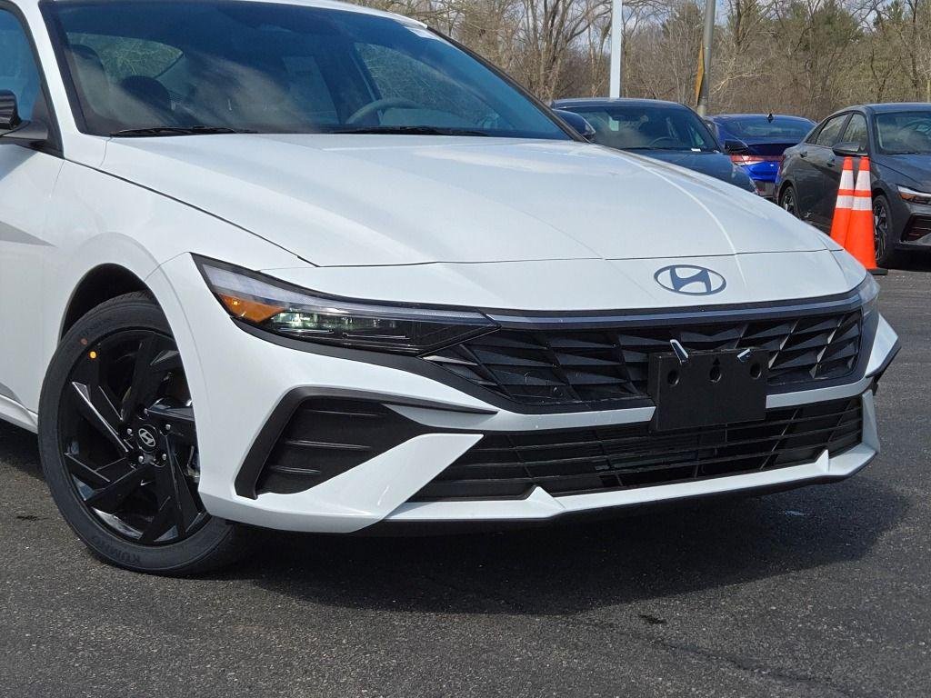 New 2026 White Hyundai SEL Sport image 2