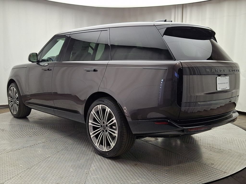 New 2026 Charente Grey Land Rover SE image 4