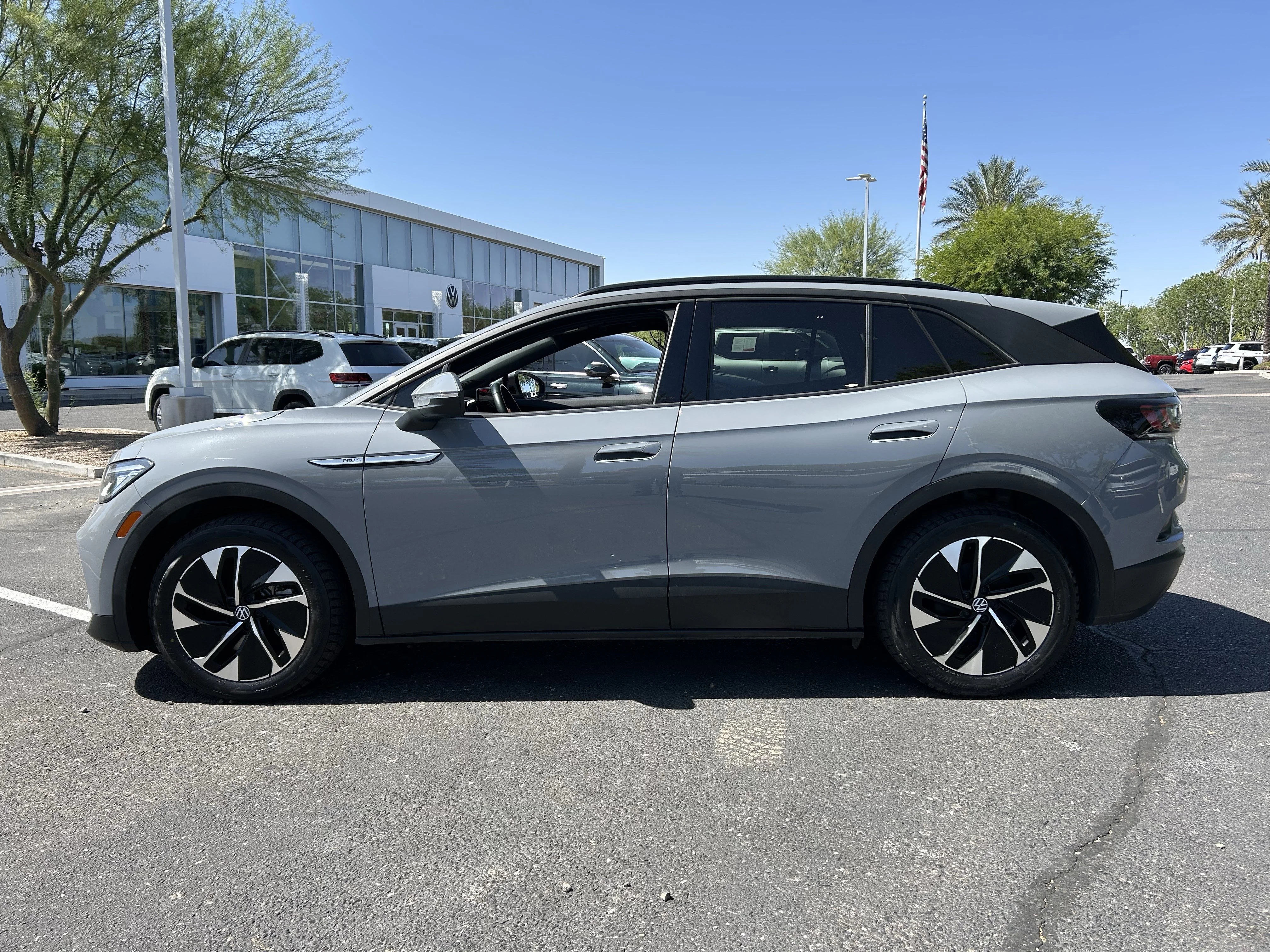 Used 2022 Volkswagen ID.4 PRO S with VIN WVGTMPE28NP075155 for sale in Gilbert, AZ