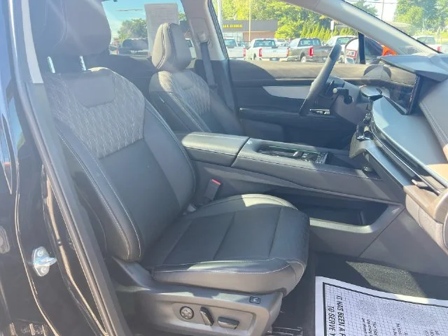 Certified Used 2025 Black Nissan Platinum image 28