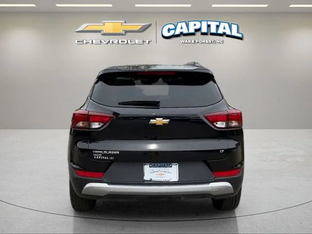 Used 2025 Black Chevrolet LT image 4