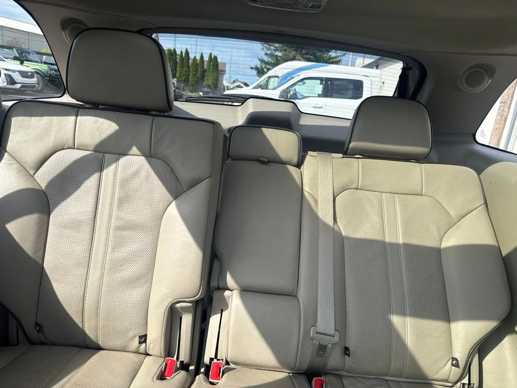 Used 2015 White Lincoln Base image 29