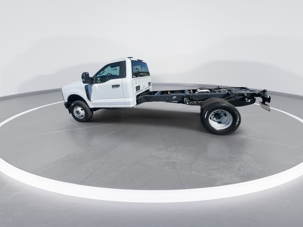 New 2026 Oxford White Ford F-350® XL image 6