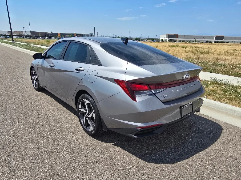 Used 2023 Fluid Metal Hyundai SEL image 3