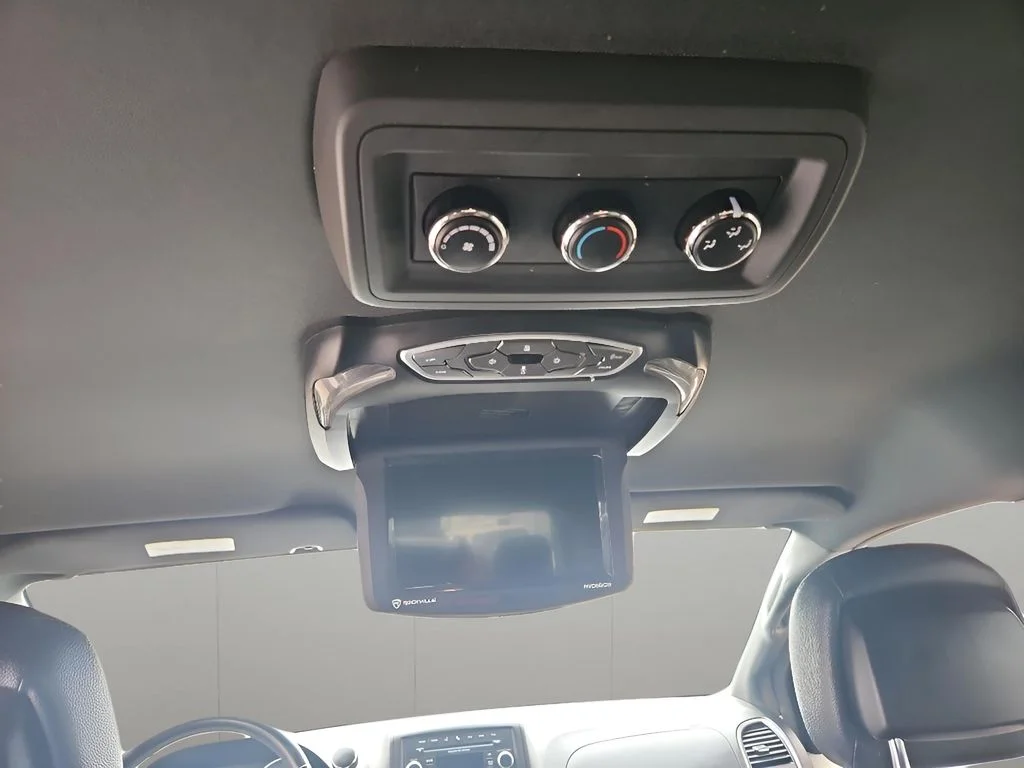 Used 2017 Granite Pearlcoat Dodge SXT image 25
