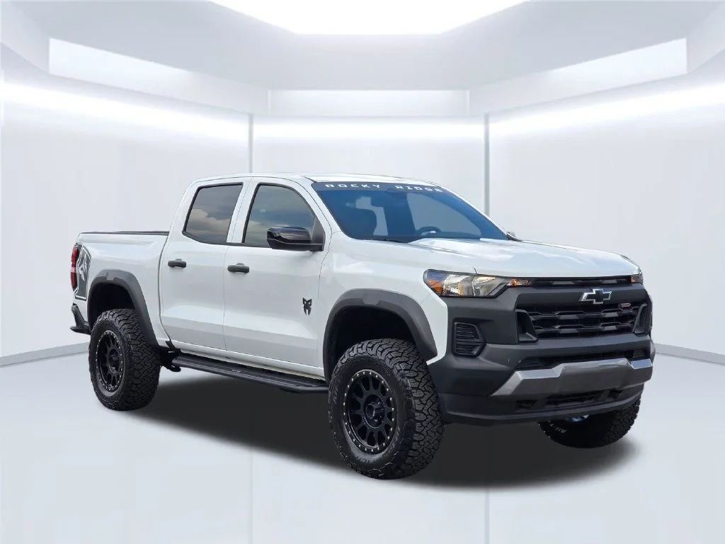 New 2026 White Chevrolet Trail Boss image 16