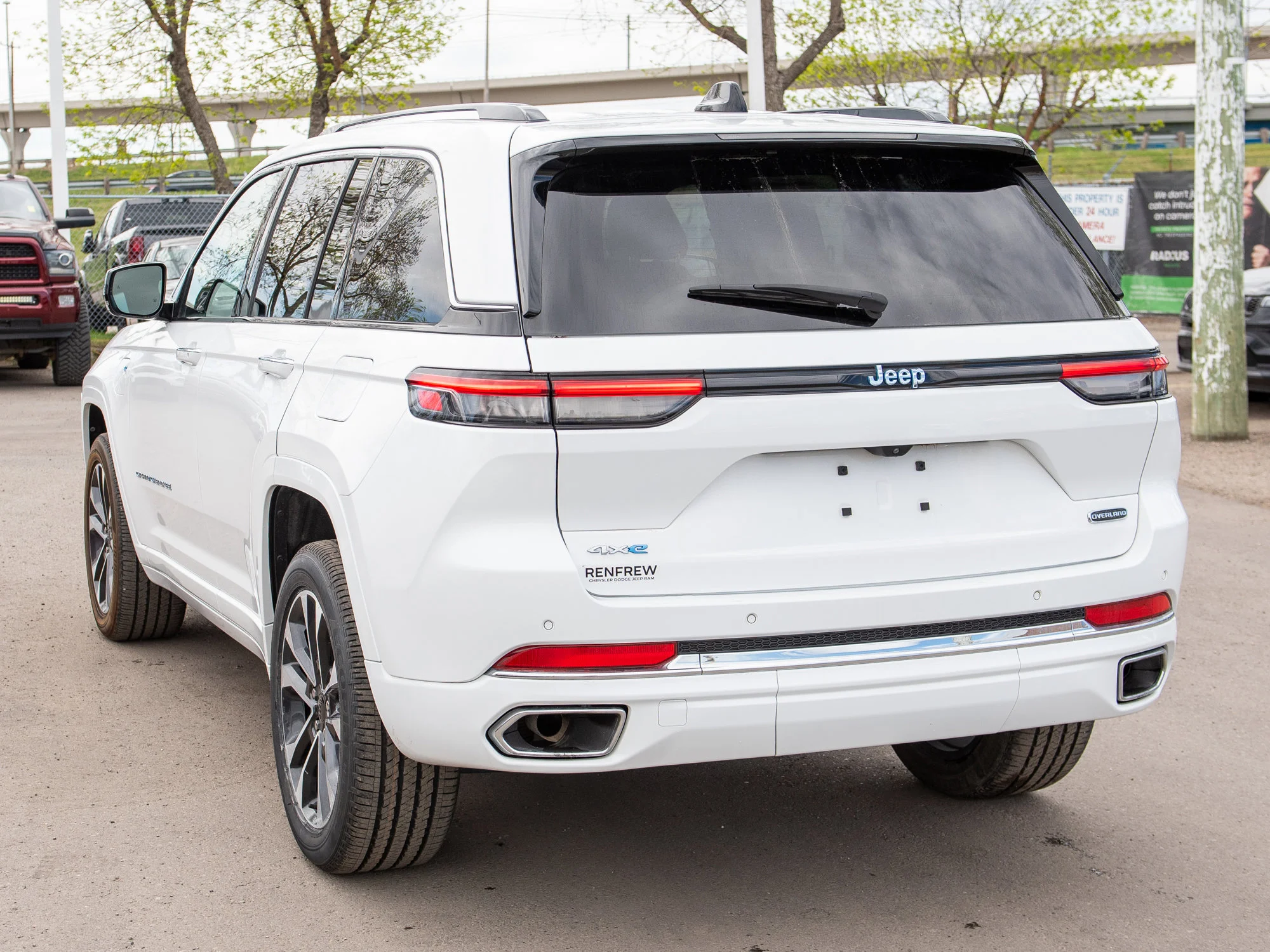 Certified Used 2023 White Jeep Overland * McIntosh | Hybrid | Heated Seats | Nappa Leather | Adaptive Cruise | Apple CarPlay image 9