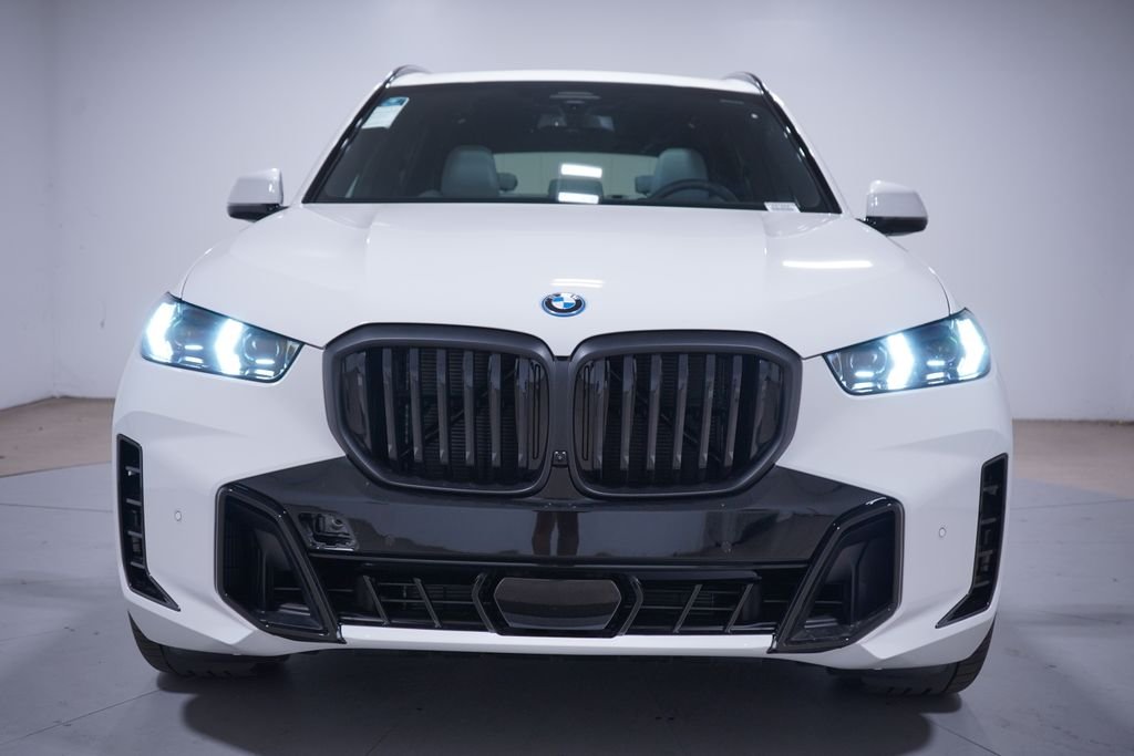 New 2026 Alpine White BMW xDrive50e image 4