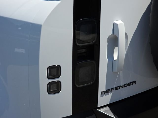 New 2026 Fuji White Land Rover X-Dynamic SE image 23
