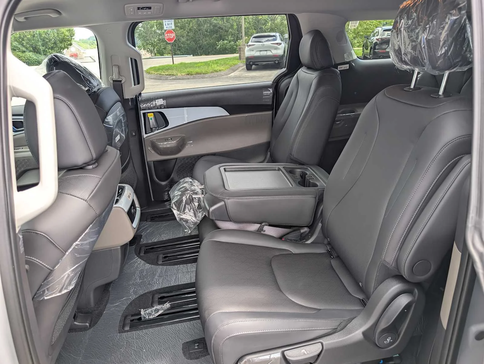 New 2027 Ceramic Silver Kia LXS image 20