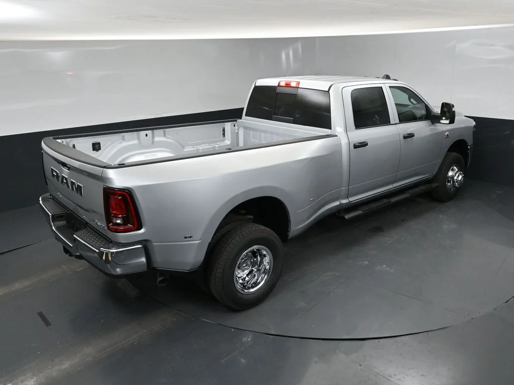 New 2026 Silver-Zynith Exterior Paint RAM Tradesman image 35