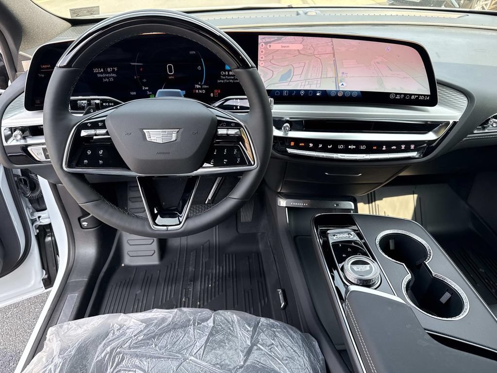 New 2026 Vibrant White Tricoat Cadillac Premium Luxury image 10