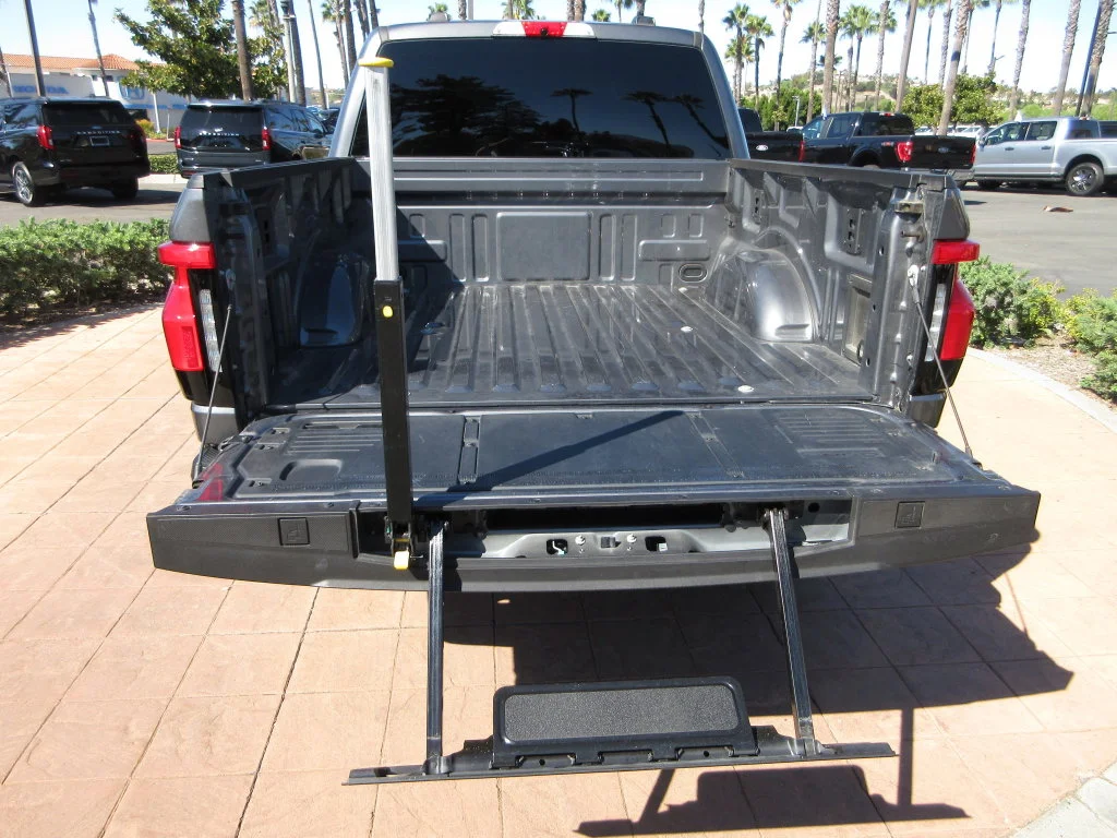 Certified Used 2025 Carbonized Gray Metallic Ford Flash image 39