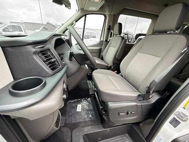 New 2025 Oxford White Ford Passenger Van XLT image 54