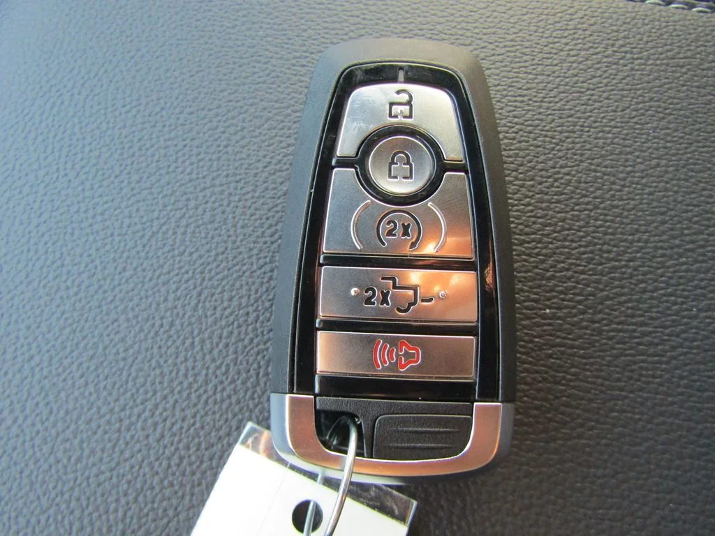 New 2026 Ruby Red Metallic Tinted Clearcoat Ford XLT image 40