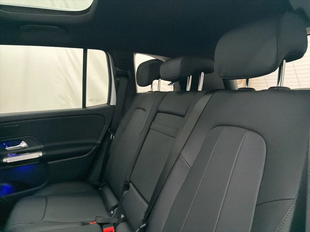 Used 2026 White Mercedes-Benz GLB 250 image 18
