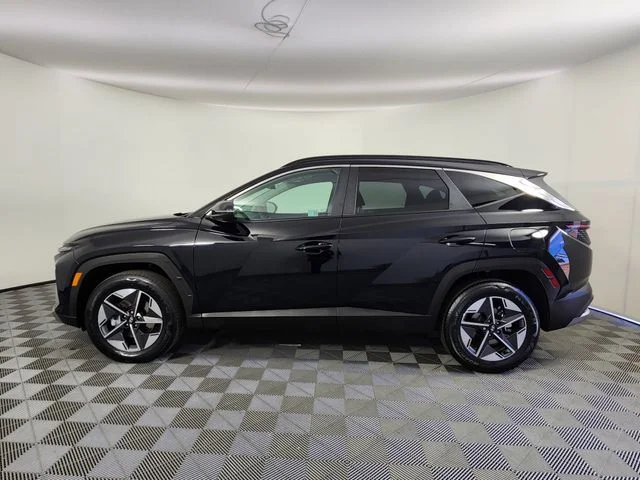Used 2025 Gray Hyundai SEL Convenience image 2