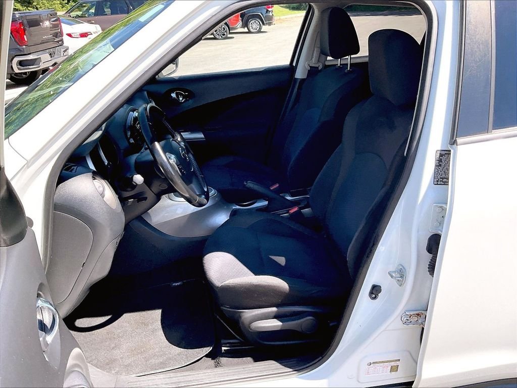 Used 2016 White Nissan SV image 10
