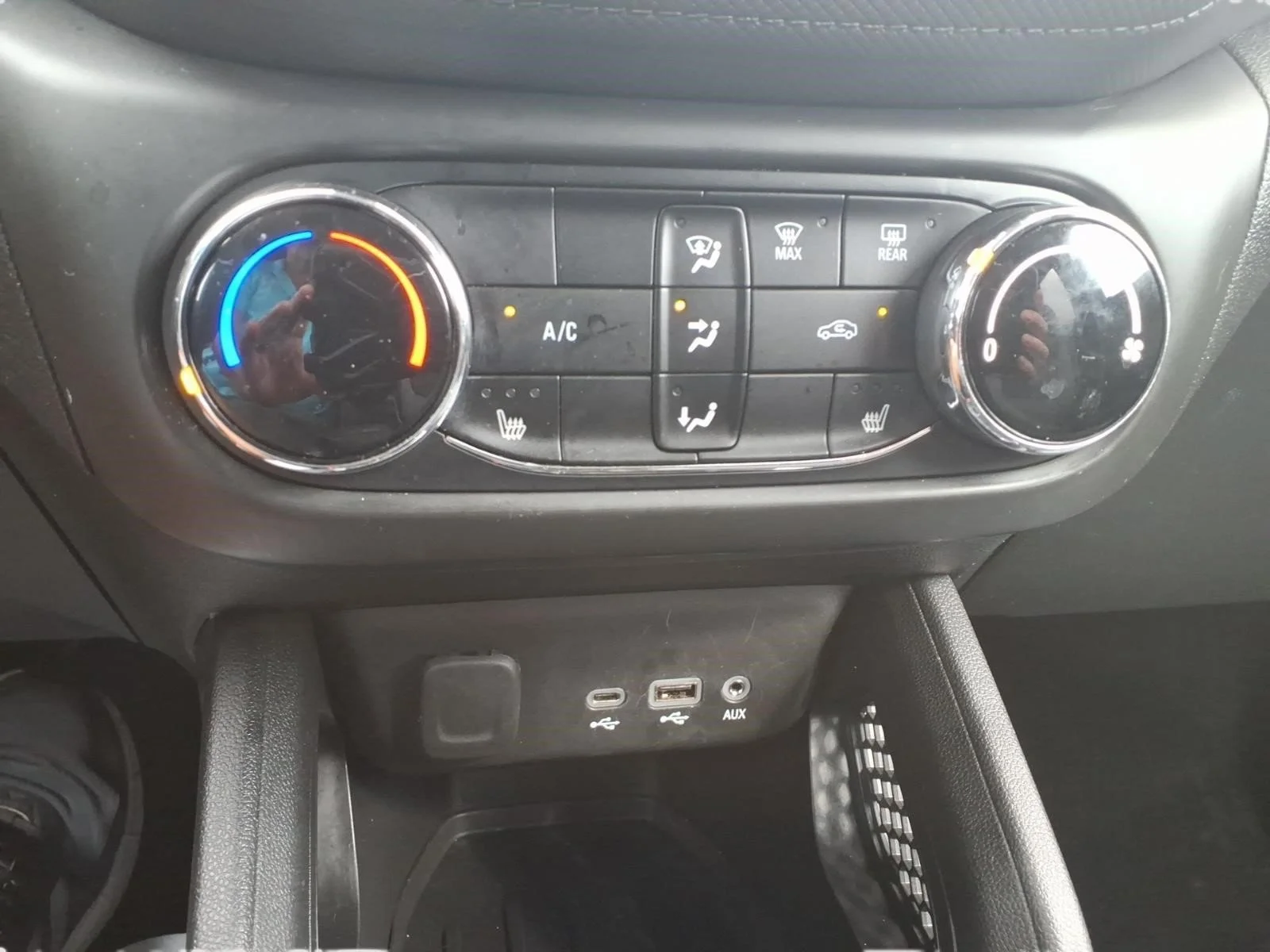 Used 2022 Summit White Gaz Chevrolet LT image 20