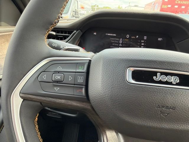 New 2026 Diamond Black Crystal Pearl-Coat Exterior Paint Jeep  image 22