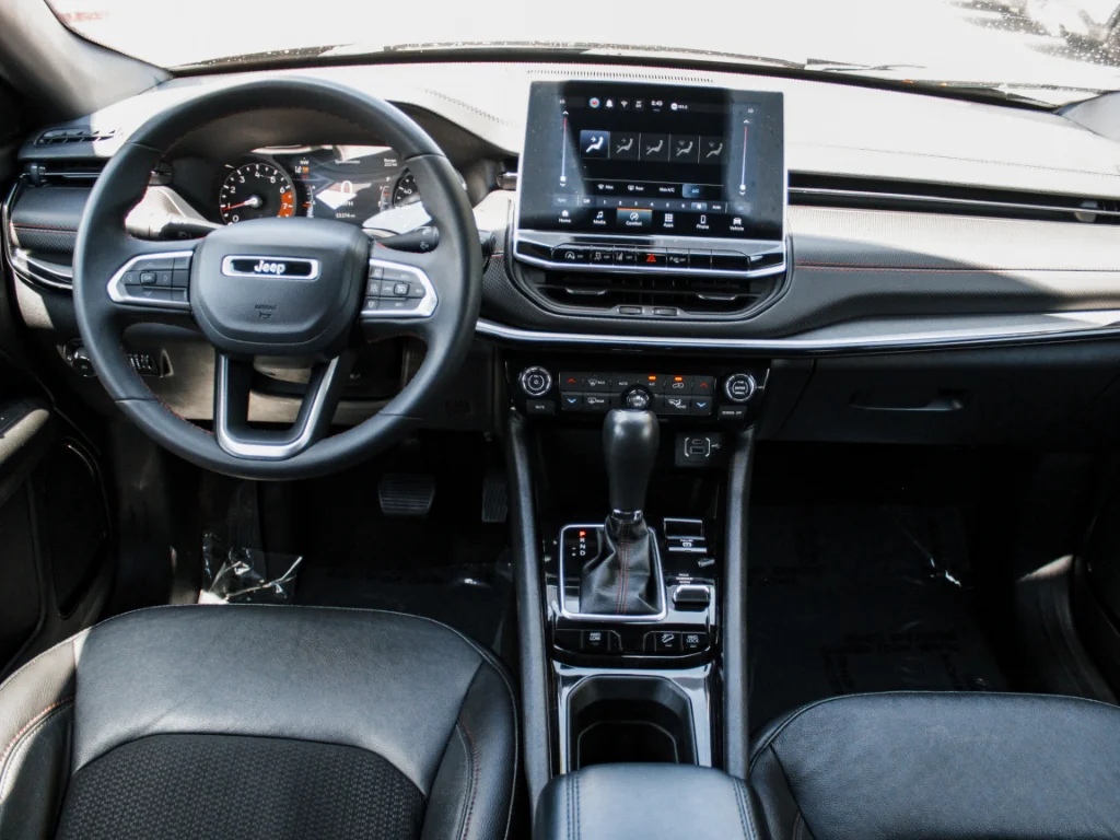 Used 2024  Jeep Trailhawk image 23
