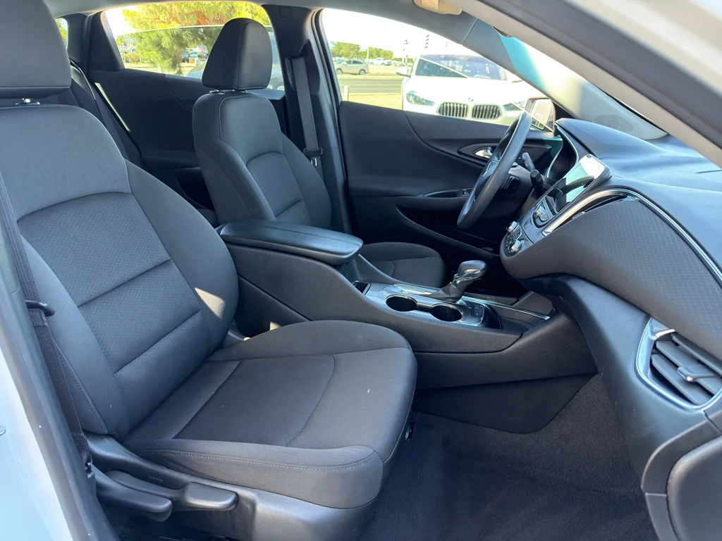 Used 2021 SUMMIT WHITE Chevrolet LT image 14