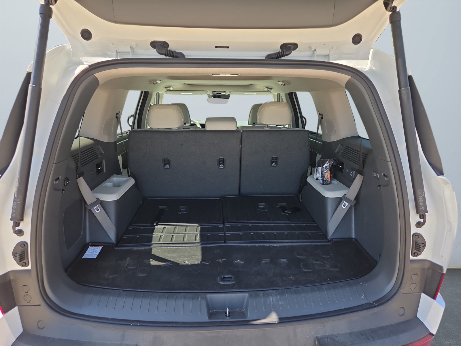 2026 Hyundai Santa Fe Limited - Photo 14
