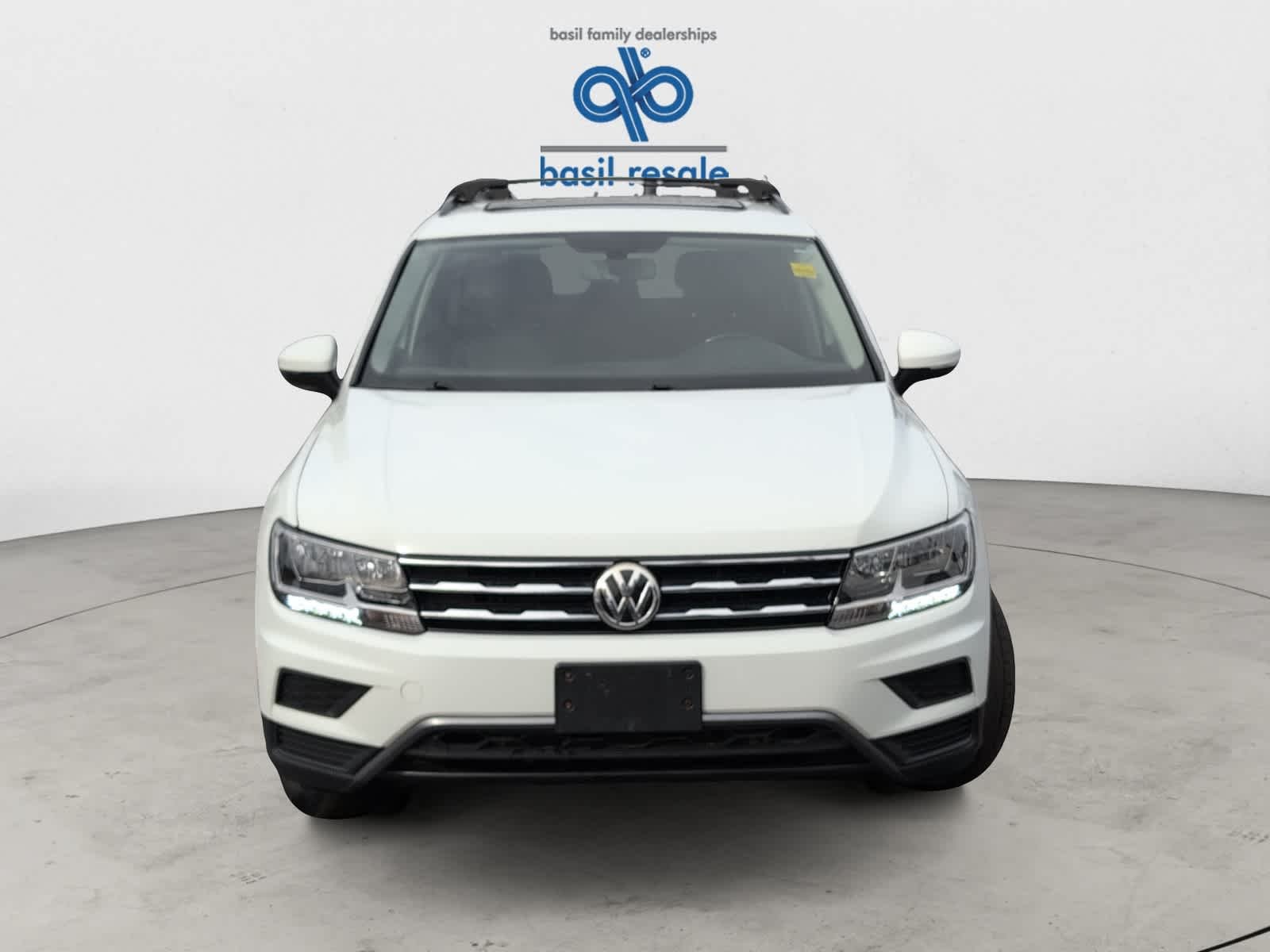 Used 2018 Pure White Volkswagen SE image 13