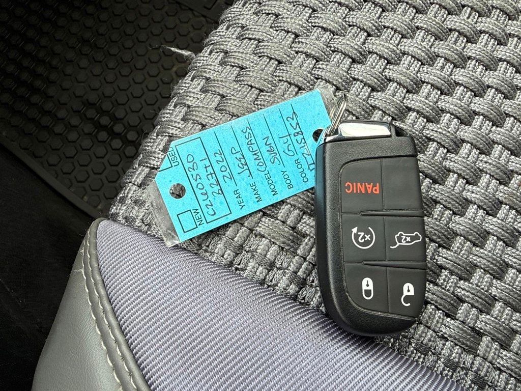 Used 2022 Silver Jeep Latitude image 35