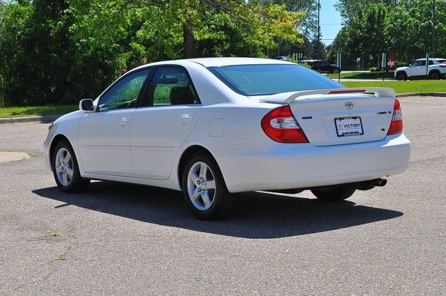 Used 2002 White Toyota SE image 5