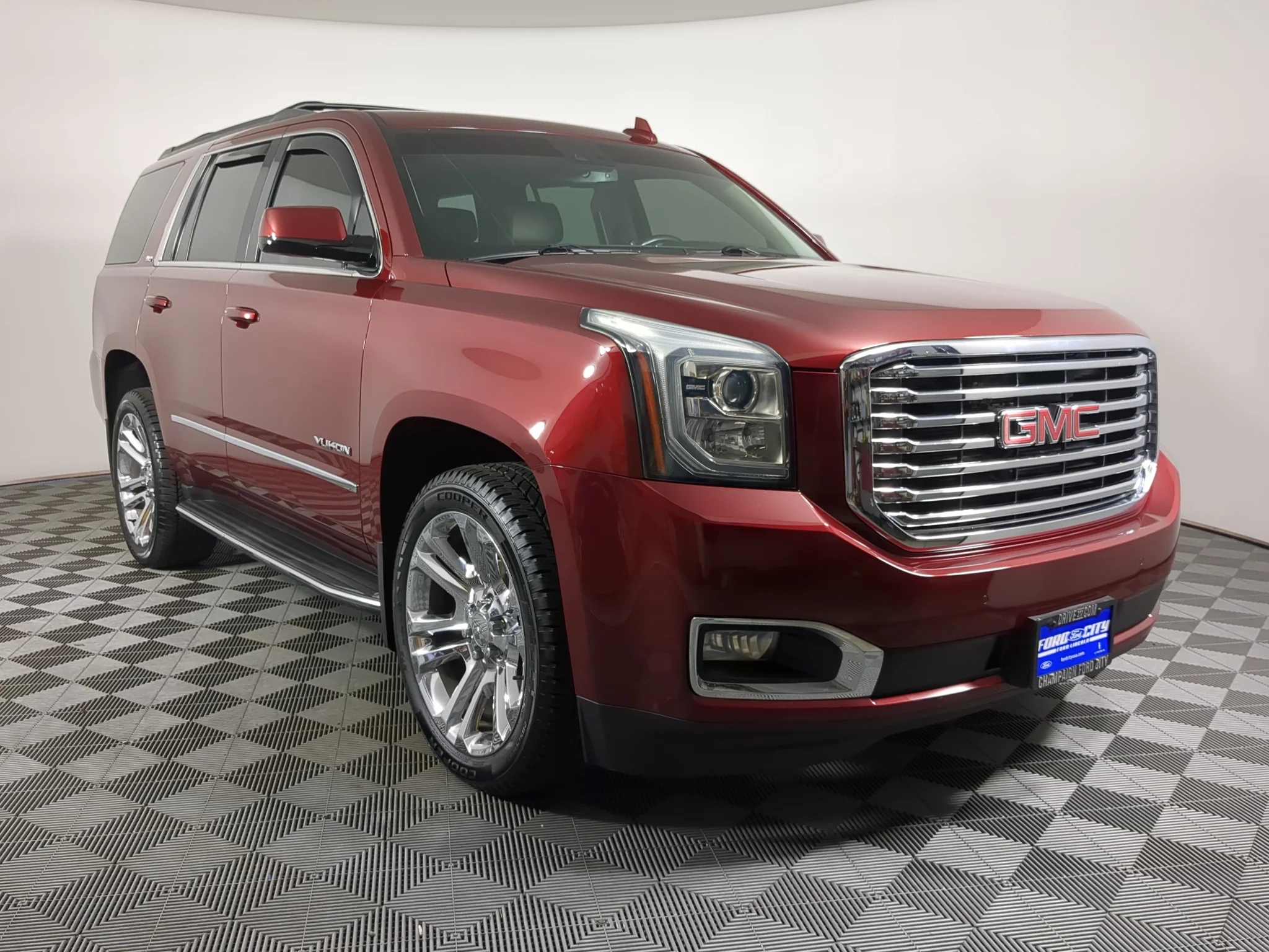 Used 2018 Crimson Red Tintcoat GMC SLT image 3