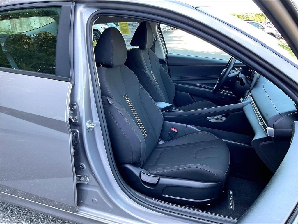 Used 2023 Silver Hyundai SEL image 11