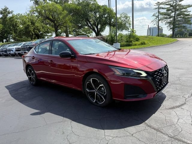 Used 2024 Red Nissan SR Intelligent AWD image 8