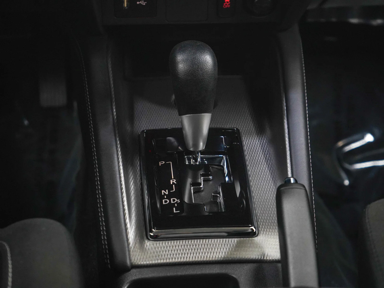 Used 2025 White Mitsubishi S image 18