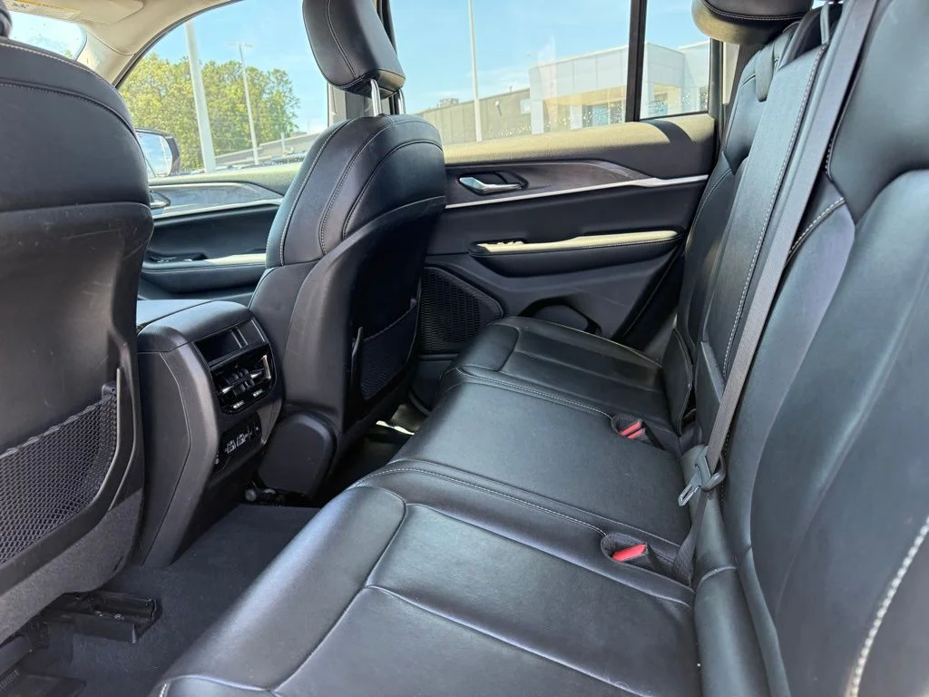 Used 2023 White/off-white Jeep Limited image 17