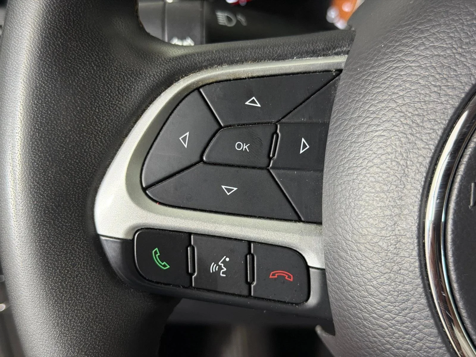 Used 2021 Silver Jeep Latitude image 24