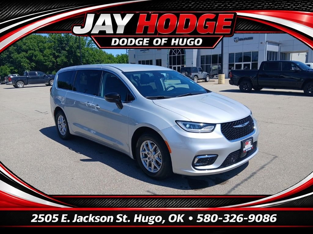 2024 Chrysler Pacifica Touring L's photo