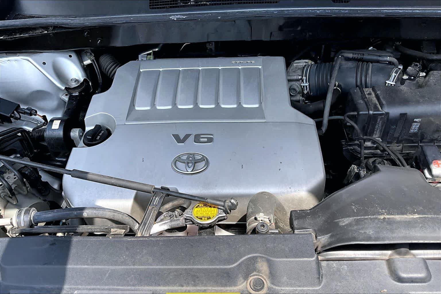 Used 2013 Classic Silver Metallic Toyota SE image 32