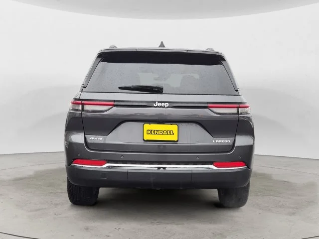 Used 2025 Gray Jeep Laredo X image 6
