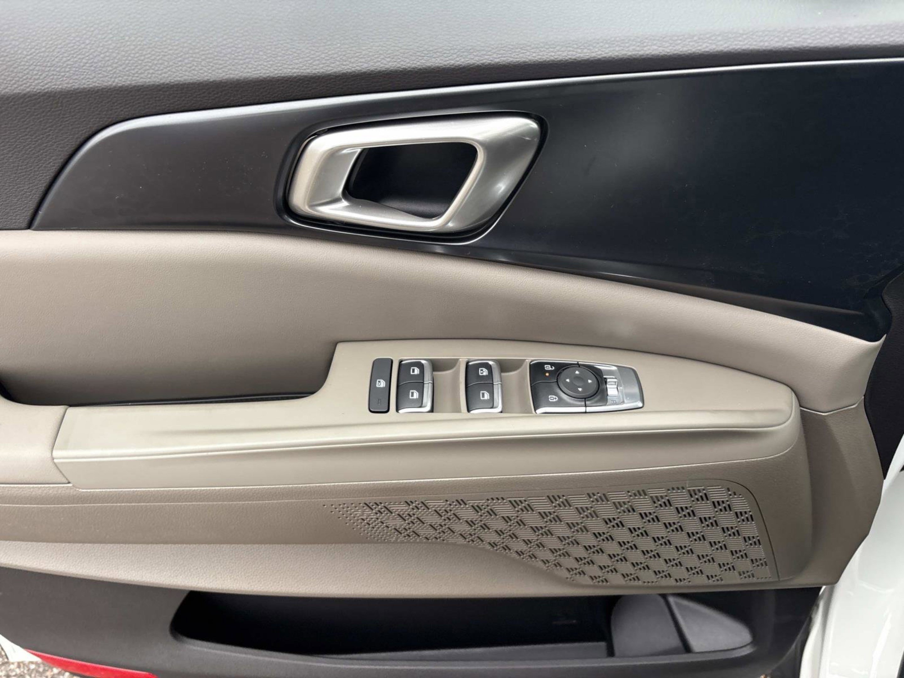 New 2026 Snow White Pearl Kia LXS image 15