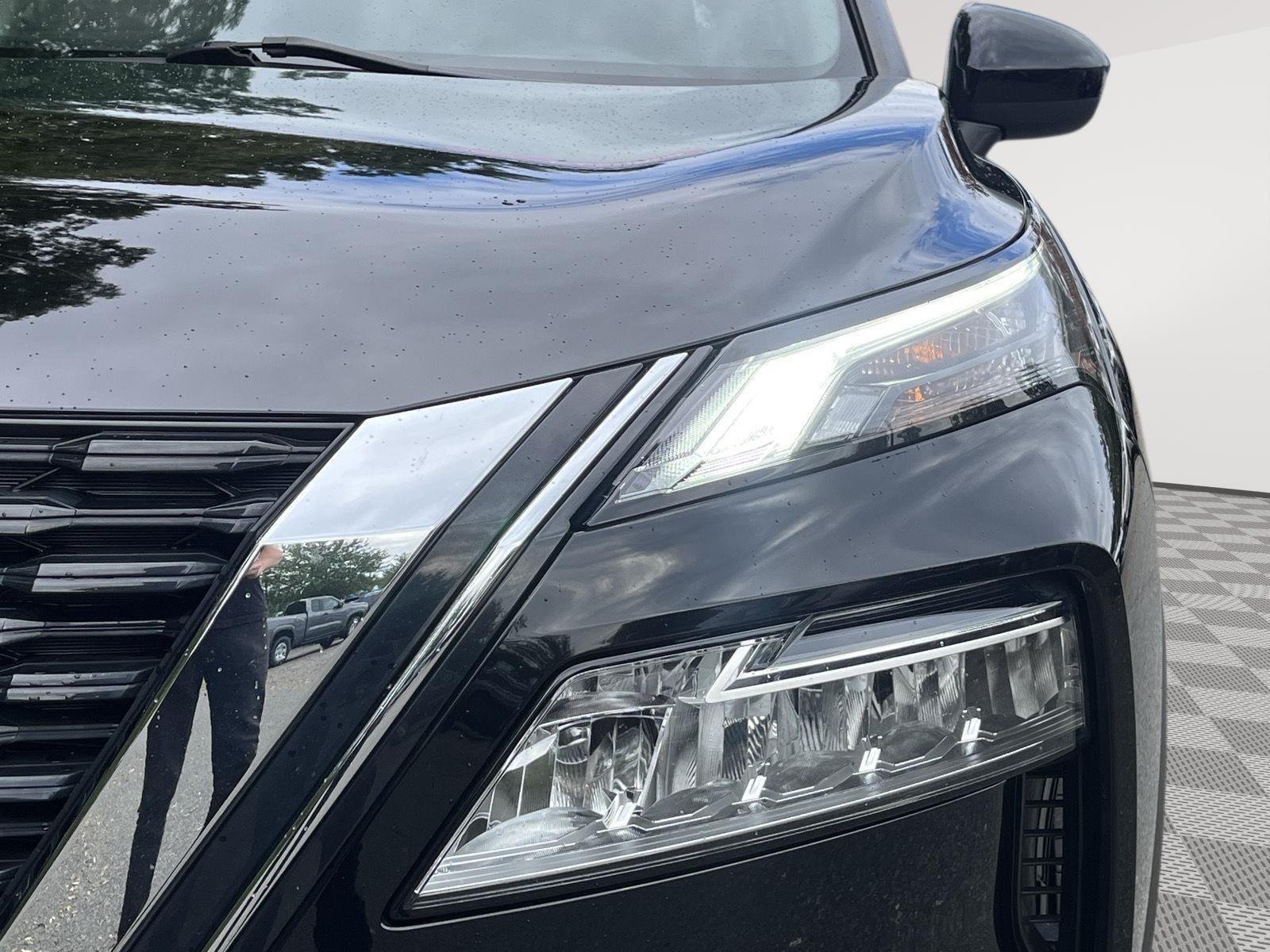 Used 2023 Super Black Nissan SV image 10