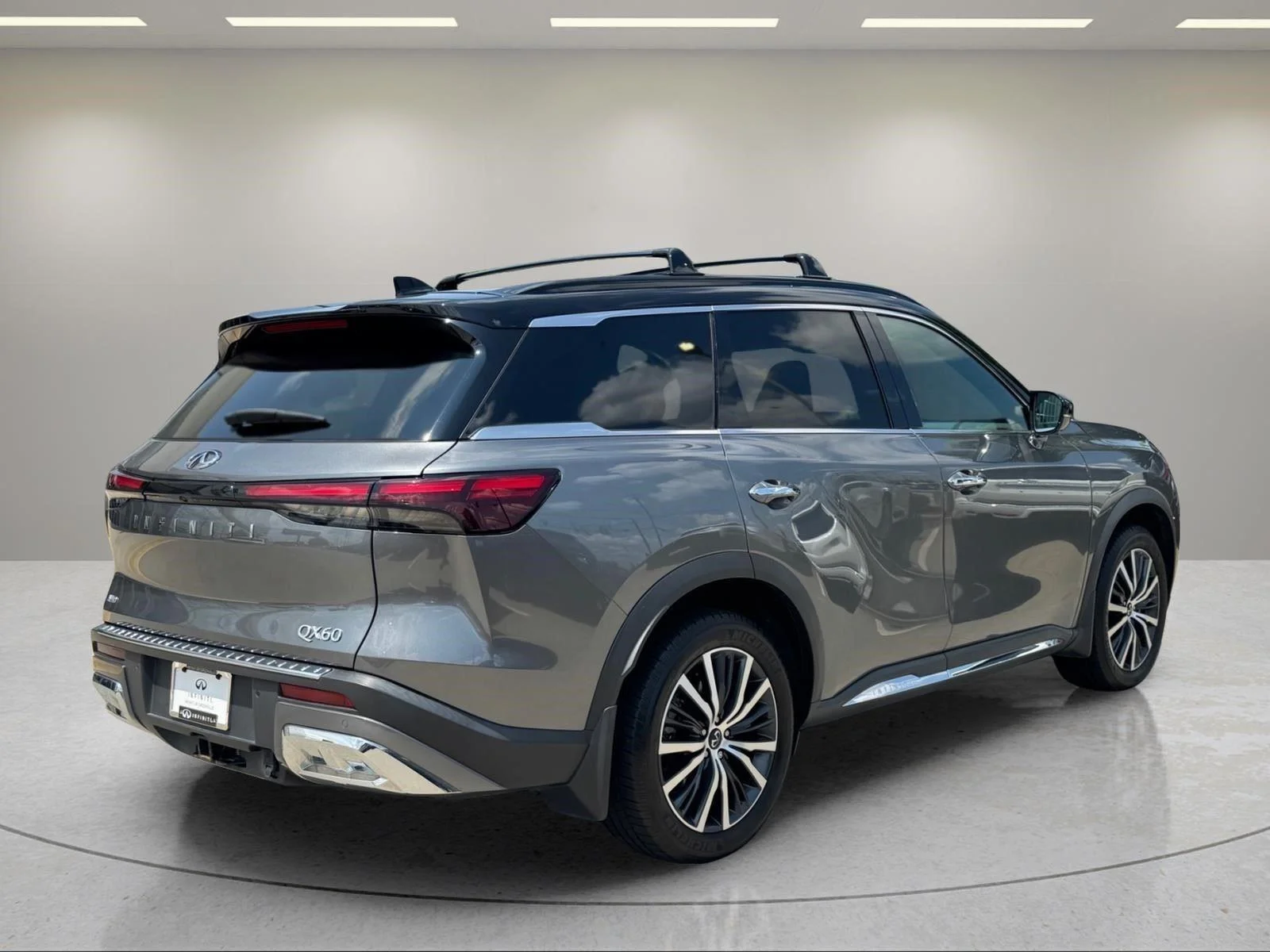 Used 2022 Graphite Shadow/Black Obsidian INFINITI AUTOGRAPH image 5