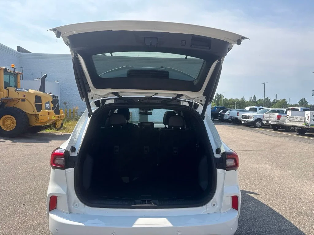 Used 2024 White Metallic Ford ST-Line image 27